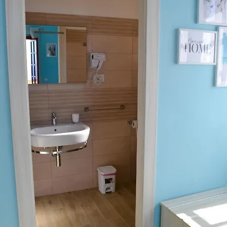 Le Twins -bed And Breakfast טרופאה